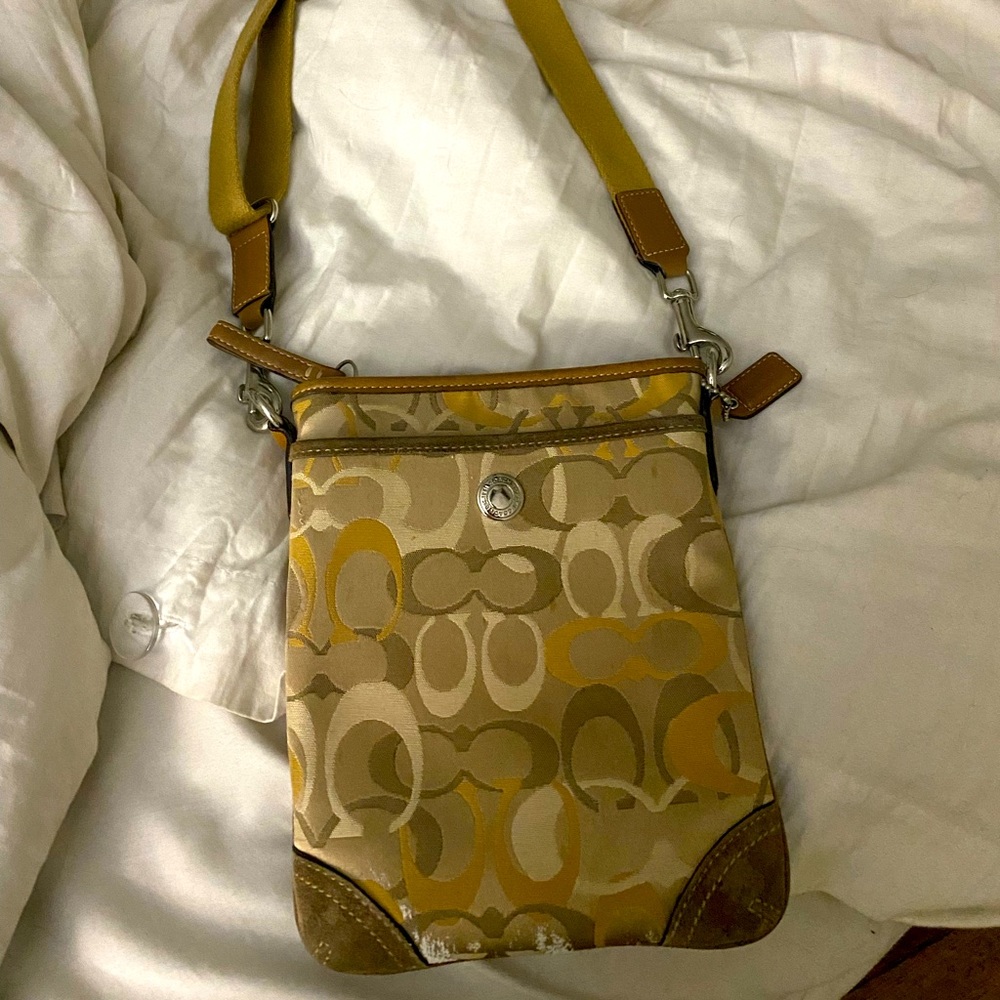 Vintage Tan/cream coach messager bag.